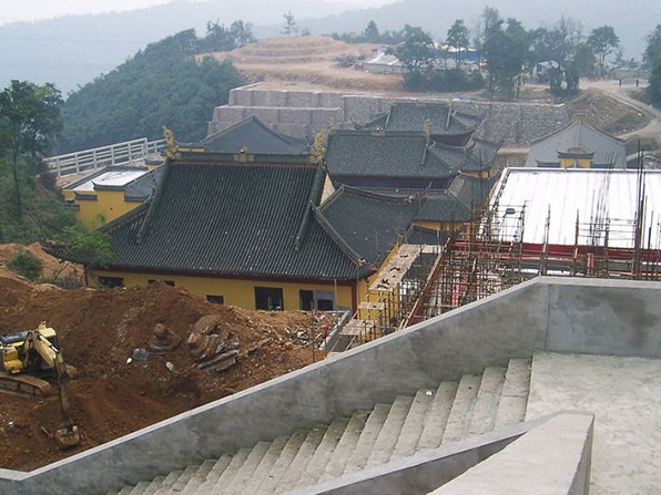 佛教寺院的建筑特點是什么？
